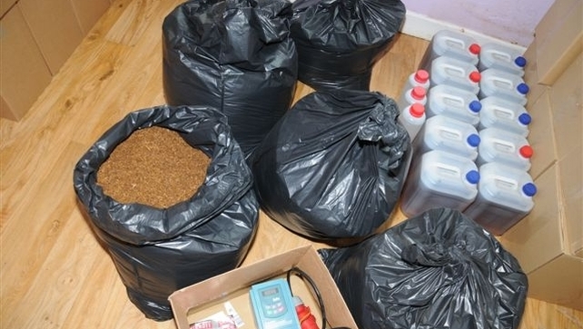 The scene has been sealed off for technical examination and the items seized are to be taken for analysis The scene has been sealed off for technical examination and the items seized are to be taken for analysis