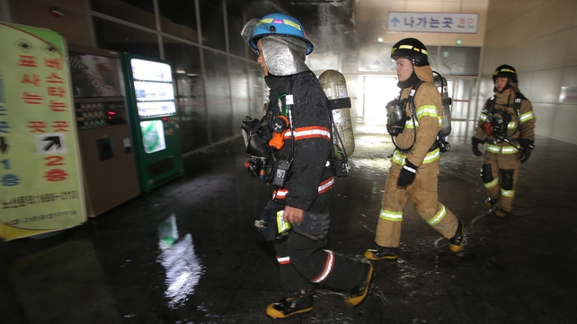 Firefighters rush to the inter-city bus terminal in Goyang Firefighters rush to the inter-city bus terminal in Goyang
