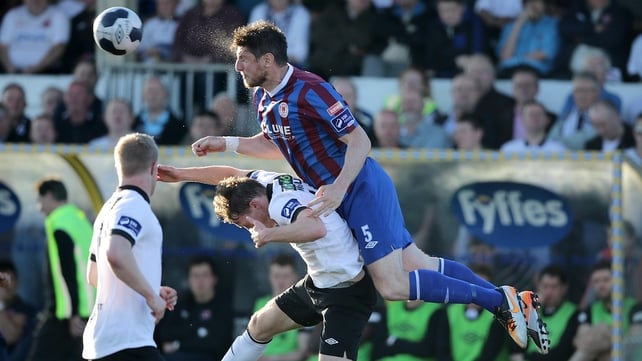 Dundalk's David McQuillan contests a ball with Ken Oman of St Patrick's Athletic