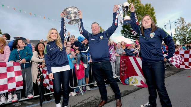 Lorraine Ryan, Tony Ward and Sinead Keane with the O'Duffy & Jack McGrath Cups on their homecoming last year