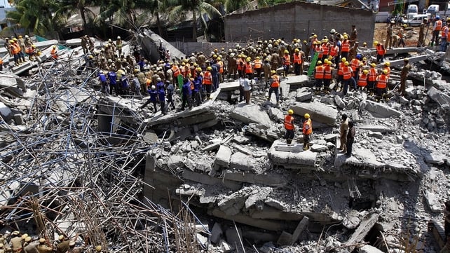 Labourers had gone into the building to shelter from rain Labourers had gone into the building to shelter from rain