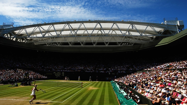 Eugenie Bouchard beat Simona Halep in straight sets, 7-6 (7-5), 6-2