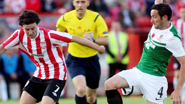 Derry's Barry McNamee and Aberystwyth's Antonio Corbisiero