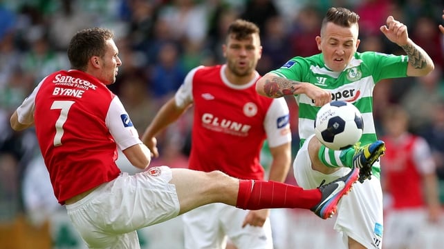 Shamrock Rovers' Gary McCabe (R) and Conan Byrne of St Patrick's Athletic