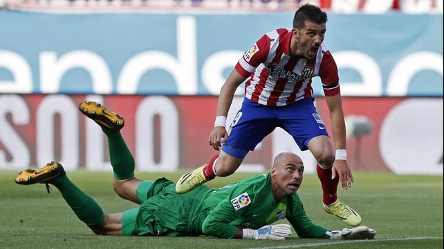 Willy Caballero denies Atletico's David Villa