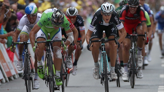 Matteo Trentin (R) beats Peter Sagan (L) to the line