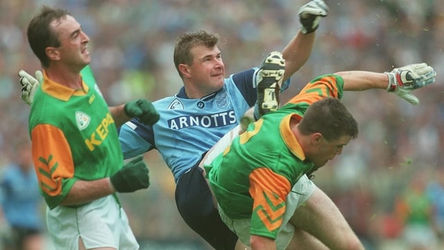 Charlie Redmond of Dublin has to contend with Meath's Colm Coyle (l) and Mark O'Reilly in the 1986 Leinster final