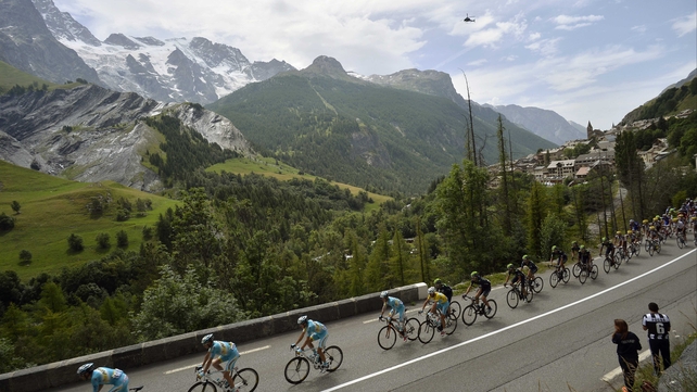 The pack, including race leader Vincenzo Nibali, head towards Risoul