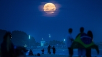 Supermoon lights up the sky Supermoon lights up the sky