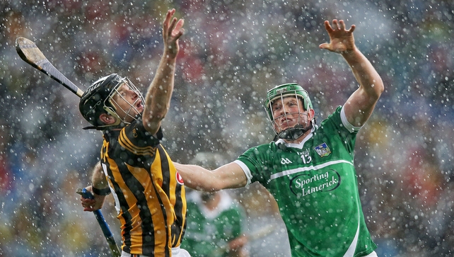 Jackie Tyrell and Shane Dowling compete for a high ball