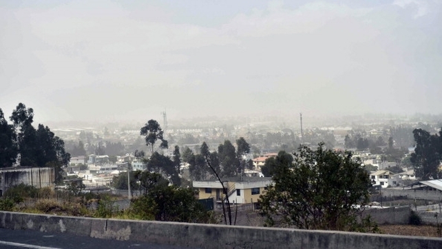 View of a dust cloud in Quito, after a
5.1-magnitude earthquake hit the Ecuadoran capital View of a dust cloud in Quito, after a
5.1-magnitude earthquake hit the Ecuadoran capital