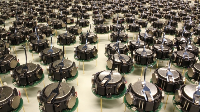 The Kilobots arrange themselves into a five-pointed star (pic: Michael Rubenstein, Harvard University) The Kilobots arrange themselves into a five-pointed star (pic: Michael Rubenstein, Harvard University)