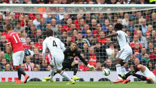 Ki Sung-yueng scores the opening goal for Swansea