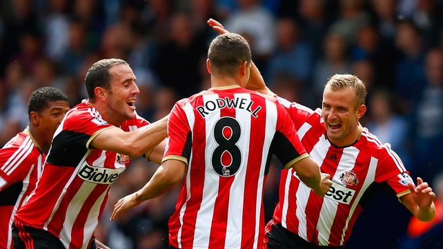John O'Shea joins in the celebrations with Sunderland goalscorer Lee Cattermole