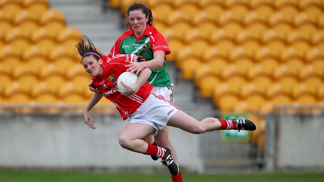 Cork's Grace Kearney hangs onto the bal despite Helena Lohan's attentions