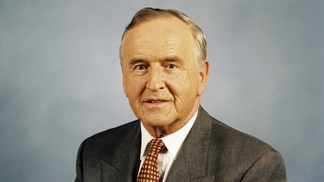 Albert Reynolds died in the early hours of this morning following a long illness Albert Reynolds died in the early hours of this morning following a long illness