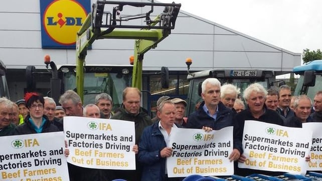 The protest, which is organised by the IFA, involves over 50 tractors and hundreds of farmers (Pic: @IFAmedia) The protest, which is organised by the IFA, involves over 50 tractors and hundreds of farmers (Pic: @IFAmedia)
