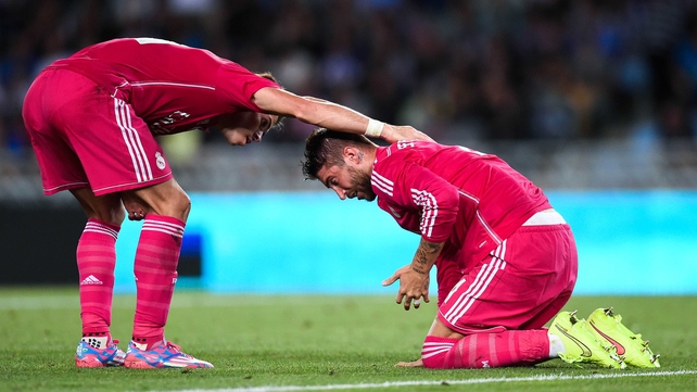 Gareth Balehelps Sergio Ramos during Real Madrid's game against Real Sociedad