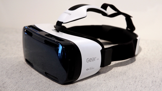Samsung new Gear VR is a wireless headset which can only be powered by a Galaxy Note 4 phablet embedded inside it Samsung new Gear VR is a wireless headset which can only be powered by a Galaxy Note 4 phablet embedded inside it
