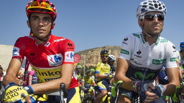 Tinkoff's Spanish cyclist Alberto Contador (l) and Movistar's Spanish cyclist Alejandro Valverde
