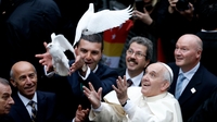 Pope visits Istanbul's Blue Mosque Pope visits Istanbul's Blue Mosque