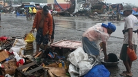 At least 21 dead as typhoon hits Philippines At least 21 dead as typhoon hits Philippines