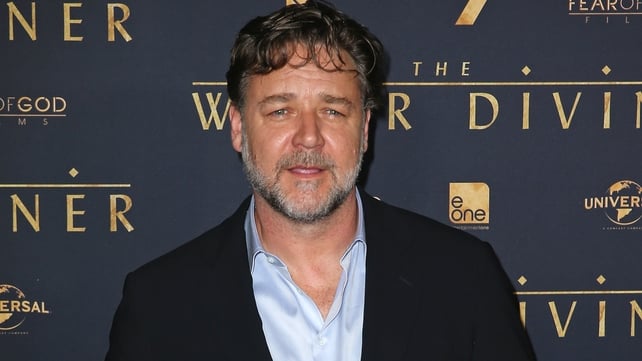 Russell Crowe shares a laugh with Ryan Gosling Russell Crowe shares a laugh with Ryan Gosling