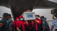 Four more bodies recovered from AirAsia wreckage Four more bodies recovered from AirAsia wreckage