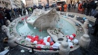 Dutch soccer fans damage Bernini fountain in Rome Dutch soccer fans damage Bernini fountain in Rome