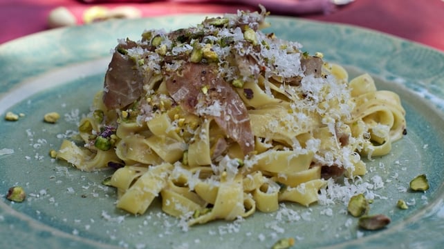 Pasta with Parma ham and pistachios Pasta with Parma ham and pistachios