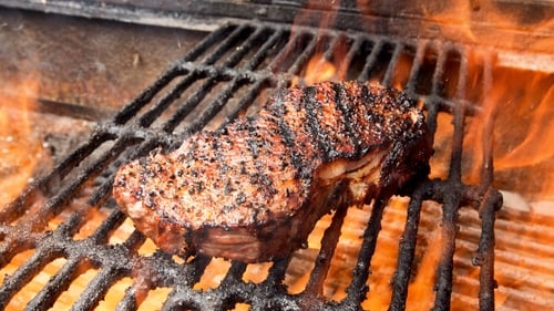 Two hacks for barbequeing the tastiest steak, fast Two hacks for barbequeing the tastiest steak, fast
