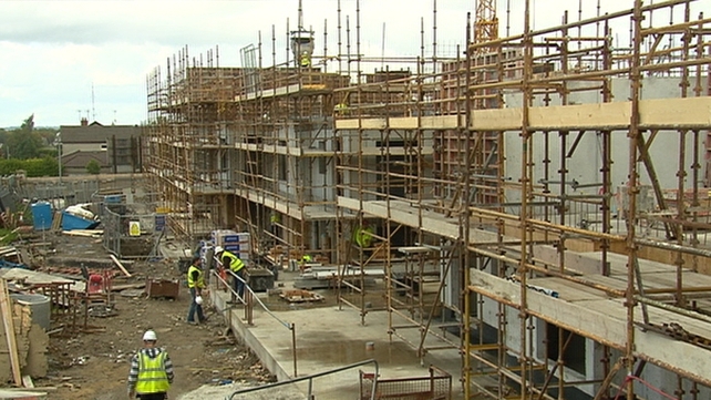 Deir Sinn Féin go gcruthódh a moltaí caiteachais 23,500 post Deir Sinn Féin go gcruthódh a moltaí caiteachais 23,500 post