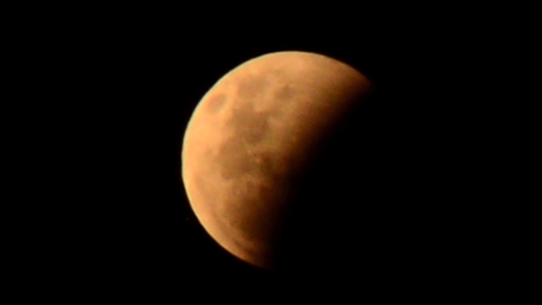 Stargazers prepare for partial lunar eclipse Stargazers prepare for partial lunar eclipse