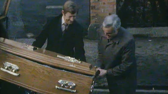 Mike Murphy in a Coffin (1982)