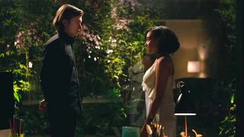 Amandla Stenberg and Nick Robinson are effortlessly captivating in Everything, Everything Amandla Stenberg and Nick Robinson are effortlessly captivating in Everything, Everything