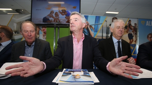 Ryanair offers pay rise to some pilots on top of bonus Ryanair offers pay rise to some pilots on top of bonus
