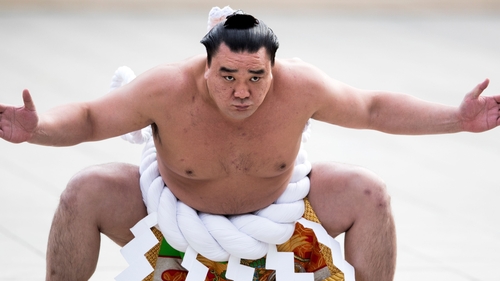 Sumo champion apologises after bottle incident Sumo champion apologises after bottle incident