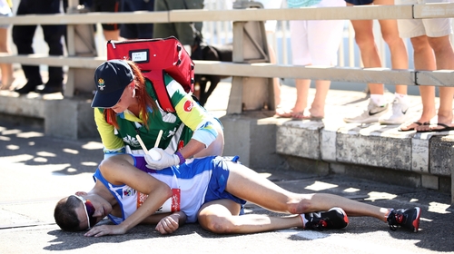 Commonwealth Games: Scotland's Callum Hawkins collapses in marathon