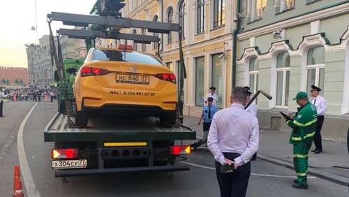 Driver detained after crashing taxi into pedestrians in Red Square