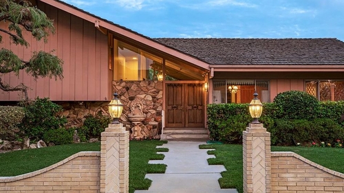 'Brady Bunch' House Listed for Nearly $2 Million