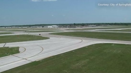 Airport van clears plane's path with seconds to spare Airport van clears plane's path with seconds to spare