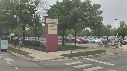 Four killed, including gunman and police officer, in shooting at Chicago hospital