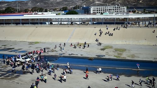 Migrant caravan: Mexican officials deny U.S. border deal Migrant caravan: Mexican officials deny U.S. border deal