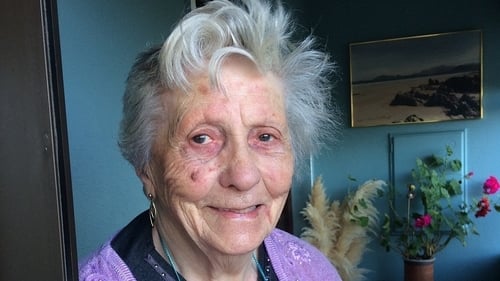 'Tá meas inniubh ar na mná, ní raibh an uair sin' 'Tá meas inniubh ar na mná, ní raibh an uair sin'