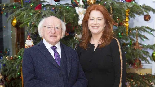 Bláthnaid Ní Chofaigh agus Uachtarán na hÉireann, Mícheál D. Ó hUigínn. Bláthnaid Ní Chofaigh agus Uachtarán na hÉireann, Mícheál D. Ó hUigínn.