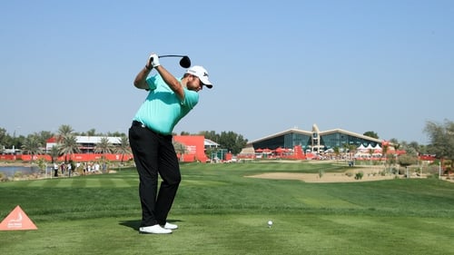 Lowry leads in Abu Dhabi after opening-round 62
