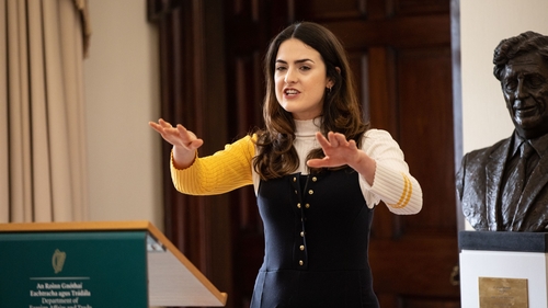 Filíocht agus fréamhacha: Ciara Ní É Filíocht agus fréamhacha: Ciara Ní É