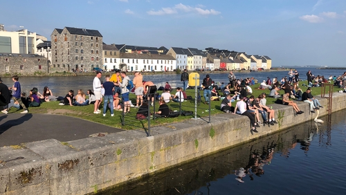 People flocked outdoors as temperatures in Galway hit 20C today People flocked outdoors as temperatures in Galway hit 20C today