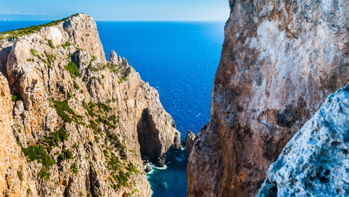 Paradise found: Greek island will pay you €6,000 to live there Paradise found: Greek island will pay you €6,000 to live there