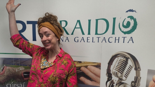 Julie Jay ar bhanfhuirseoireacht, botox agus keyboard warriors Julie Jay ar bhanfhuirseoireacht, botox agus keyboard warriors
